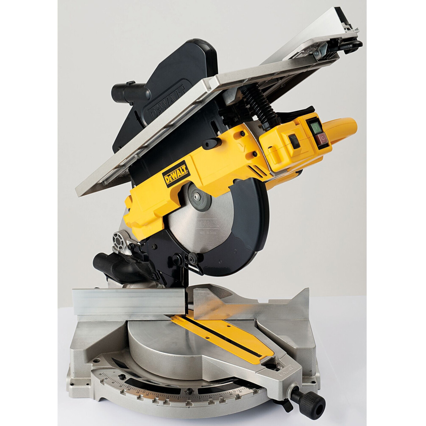 DeWalt Winkelschleifer D27113 - Leistungsstarker 125mm Grinder