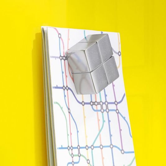 Extra-Strong SuperDym Magnet | Bis zu 13 Blätter (A4 | 80g/m²) | Cube-Design | 20x20 mm | Silber | 1 Stück
